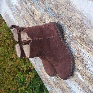 Elegant Brown Ugg Suede Booties Size 7W